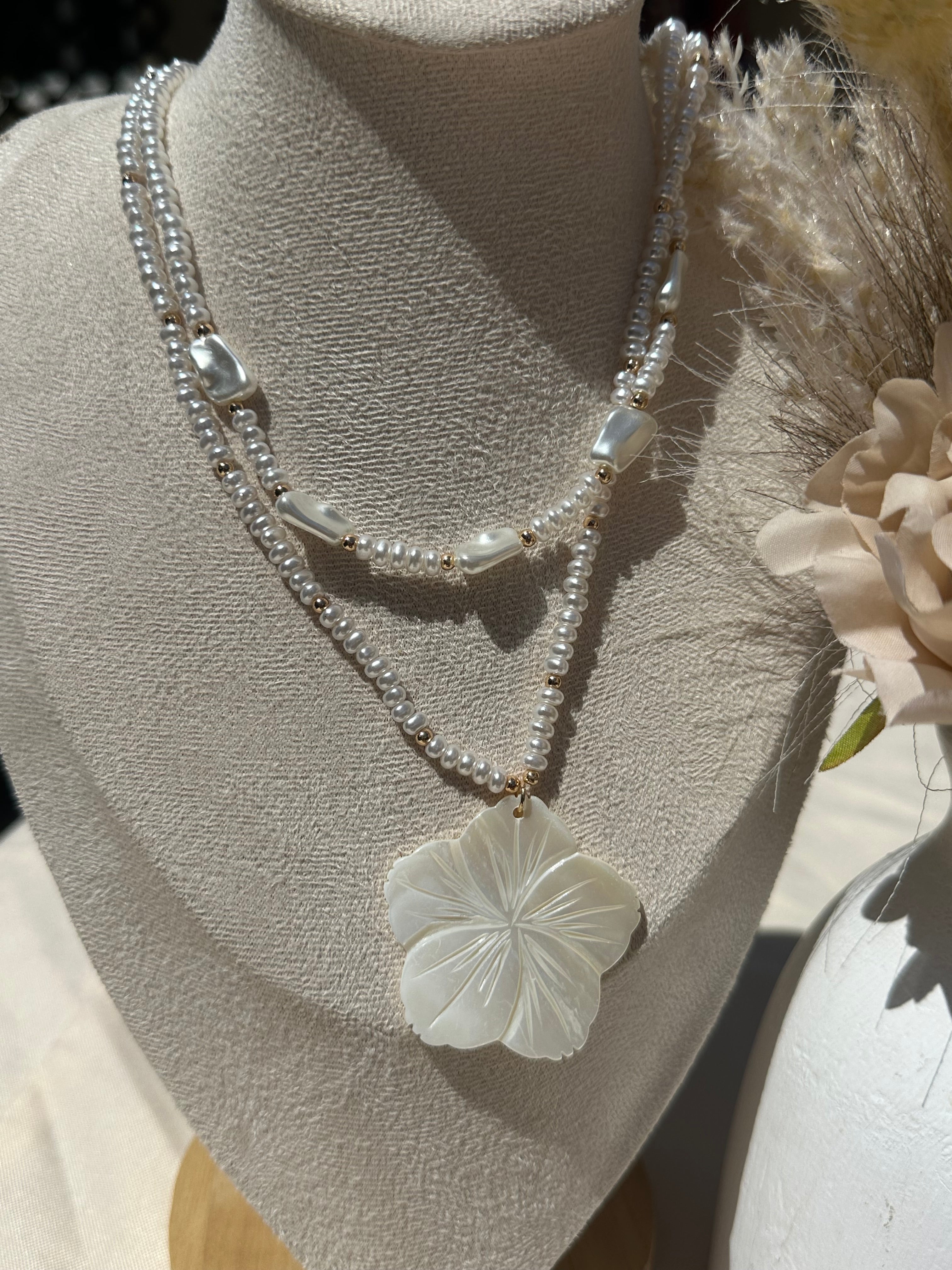 flor necklace