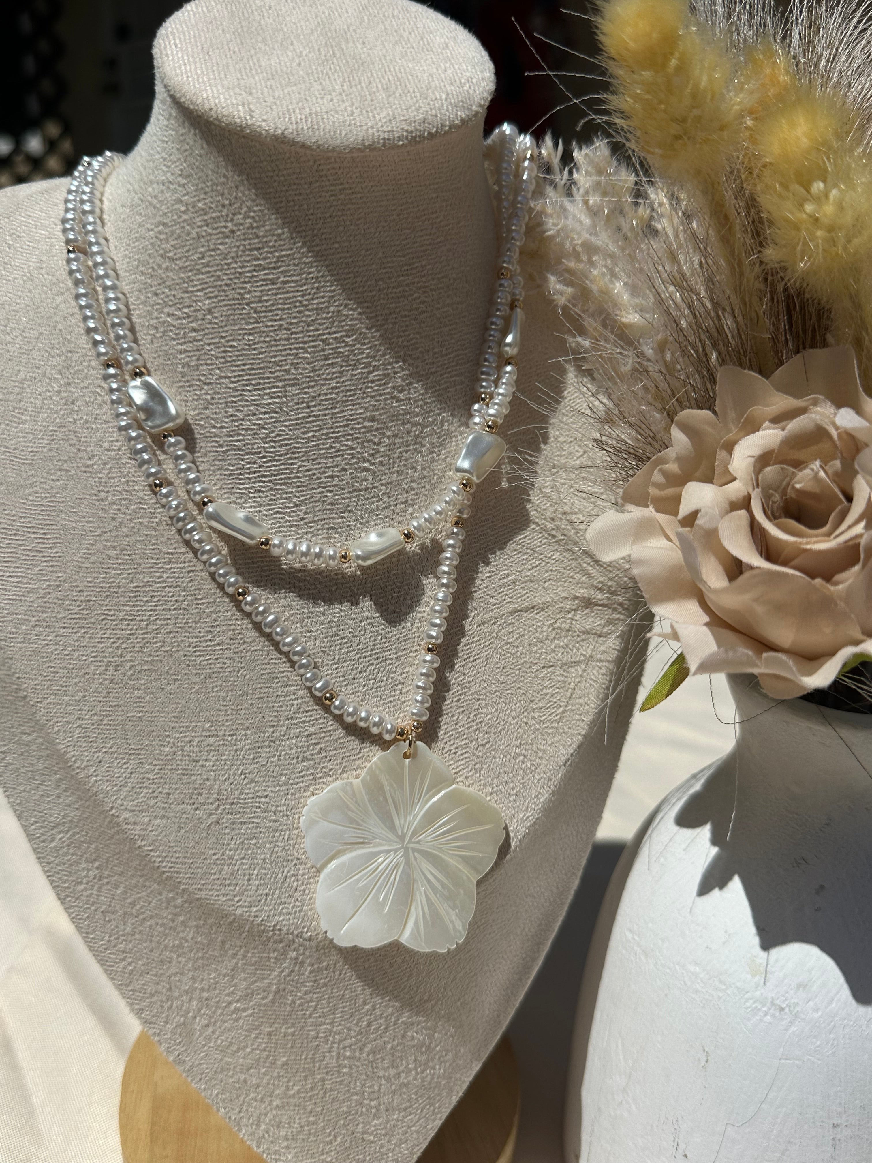 flor necklace